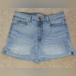 high rise shortie lightwash blue jean shorts